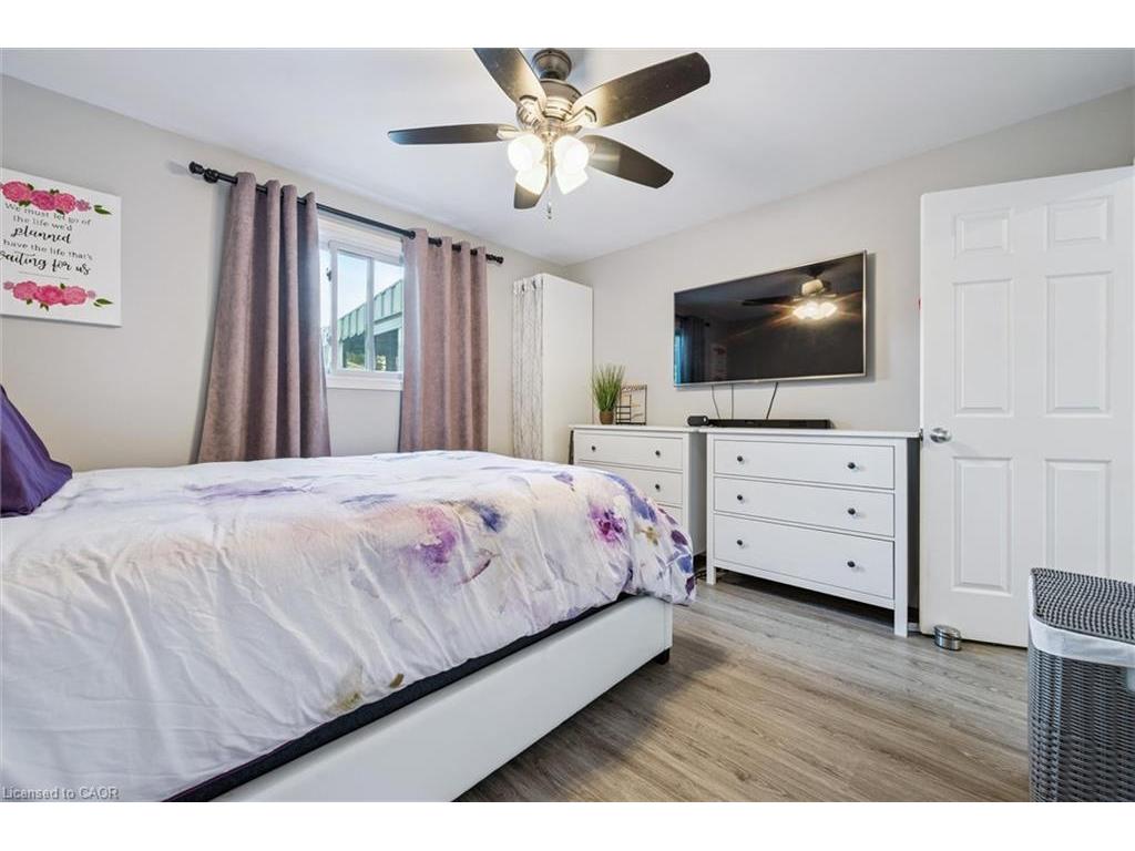 









263


The Country

Way,
Kitchener,




ON
N2E 2V6

