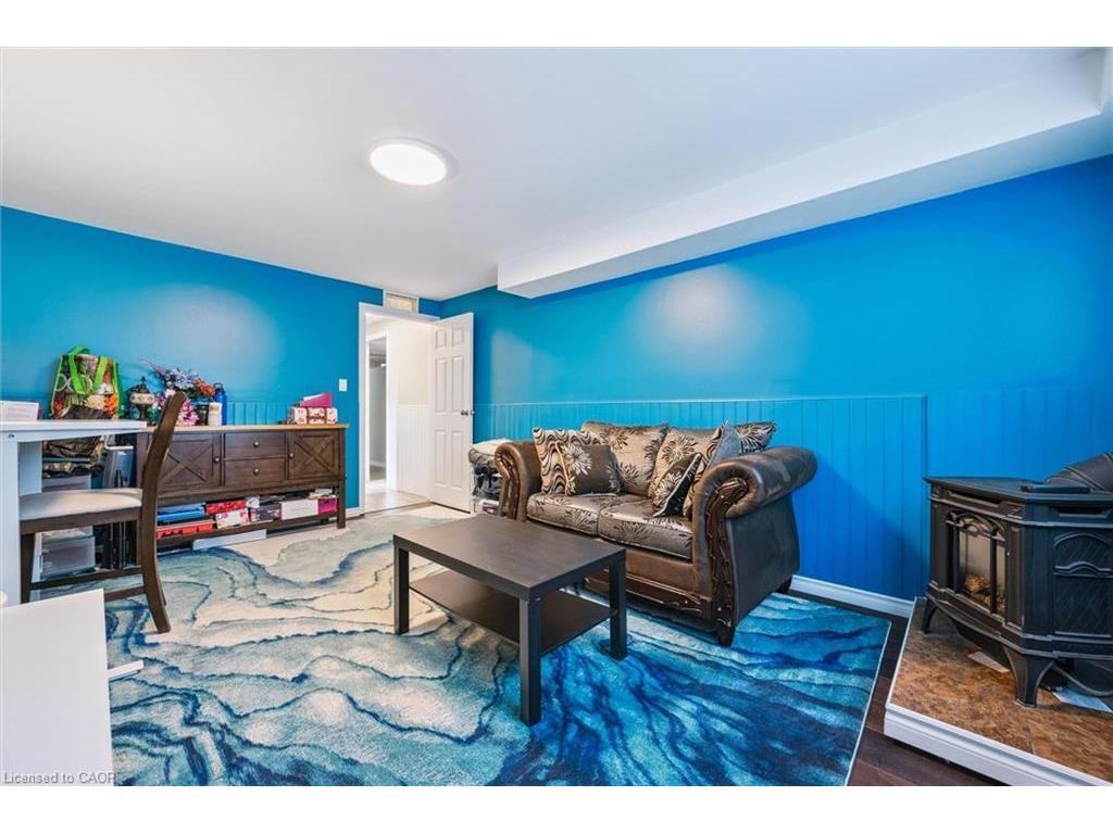 









263


The Country

Way,
Kitchener,




ON
N2E 2V6

