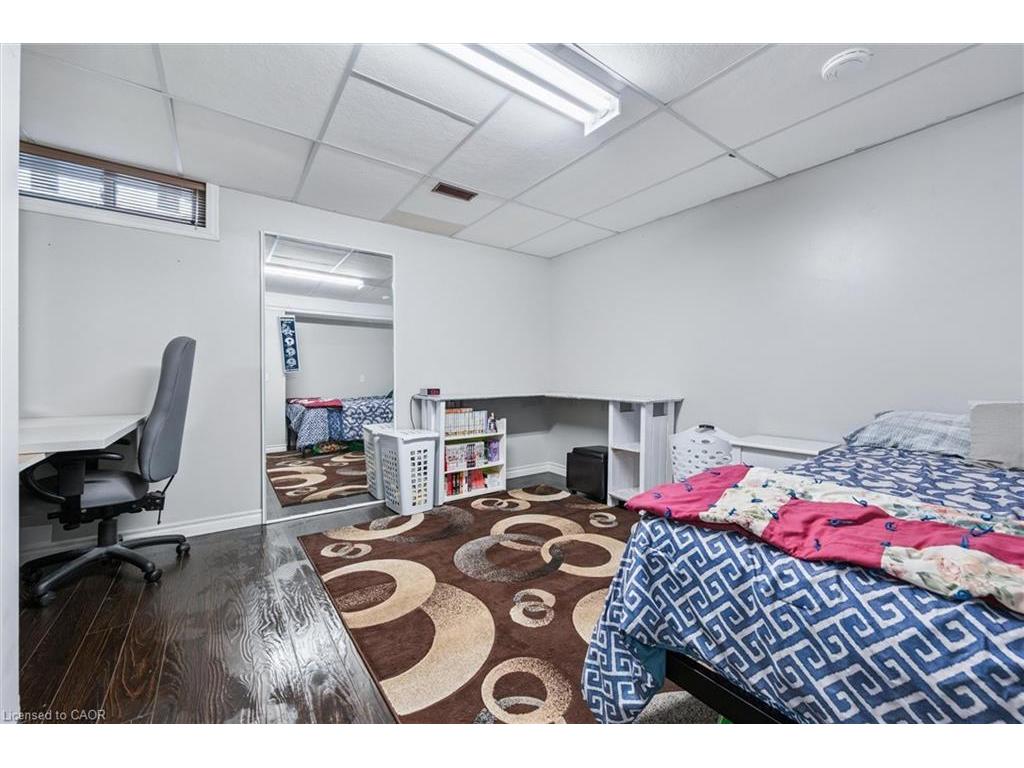 









263


The Country

Way,
Kitchener,




ON
N2E 2V6

