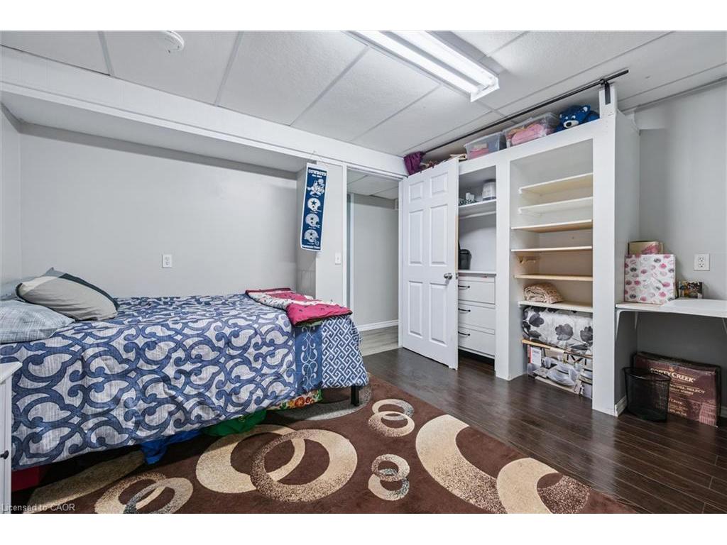 









263


The Country

Way,
Kitchener,




ON
N2E 2V6

