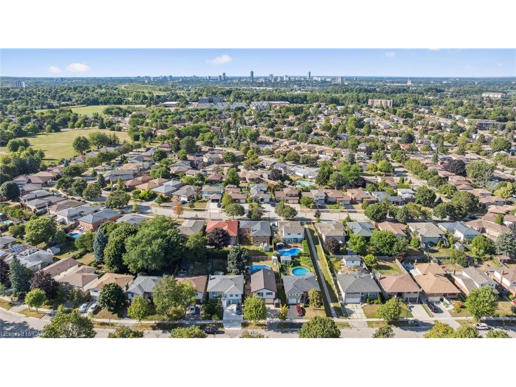 









263


The Country

Way,
Kitchener,




ON
N2E 2V6


