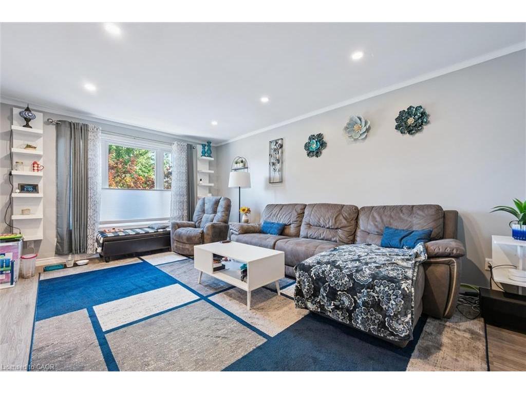 









263


The Country

Way,
Kitchener,




ON
N2E 2V6

