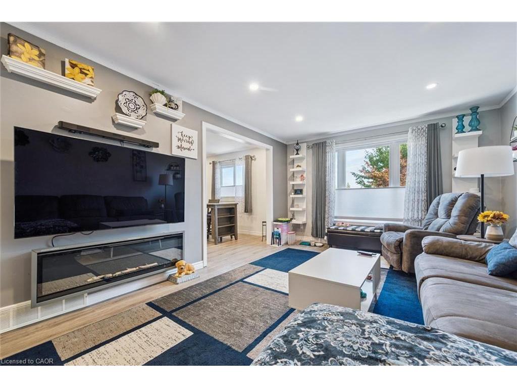 









263


The Country

Way,
Kitchener,




ON
N2E 2V6

