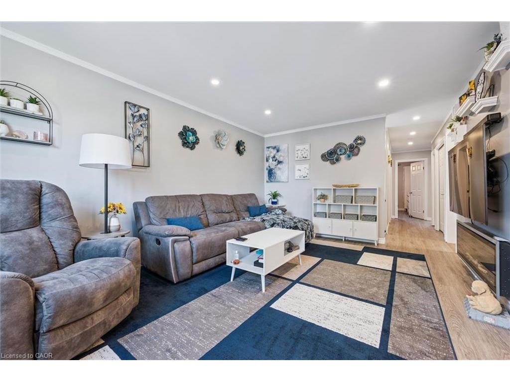 









263


The Country

Way,
Kitchener,




ON
N2E 2V6

