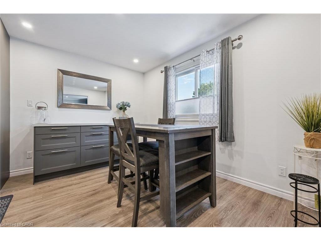









263


The Country

Way,
Kitchener,




ON
N2E 2V6

