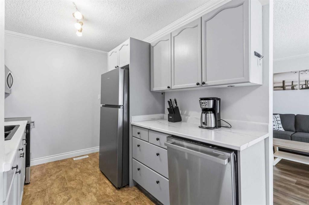 









373


Ross Haven

Drive,
Fort McMurray,




AB
T9H 3P2

