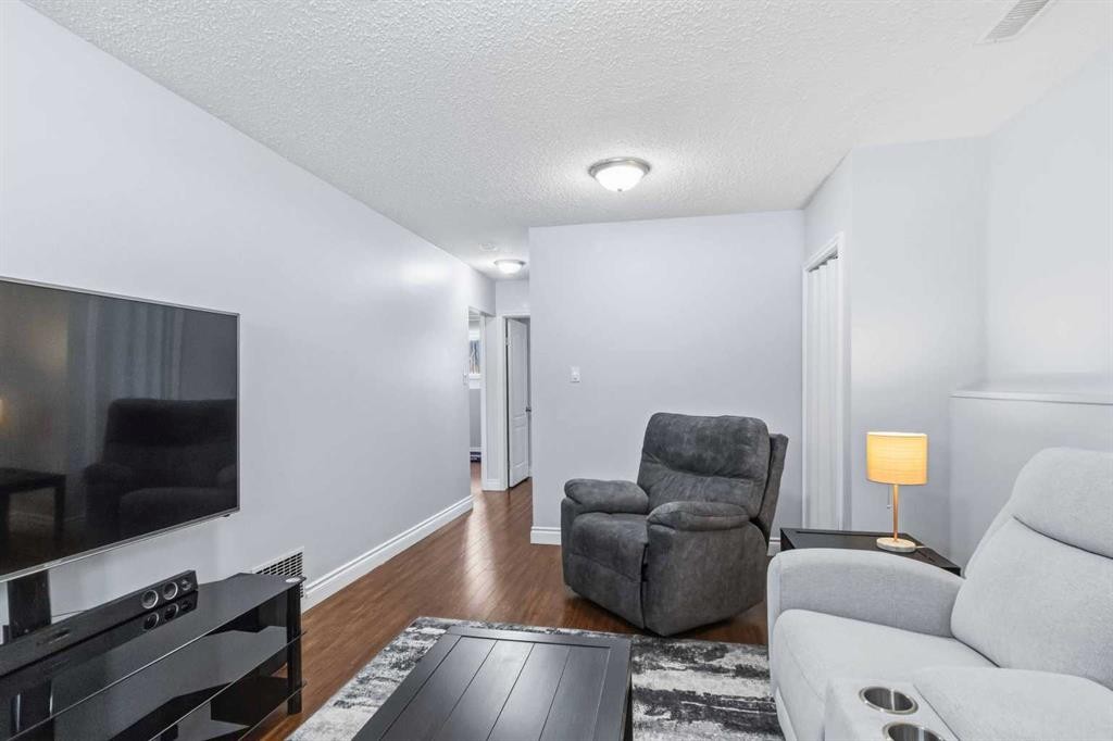 









373


Ross Haven

Drive,
Fort McMurray,




AB
T9H 3P2

