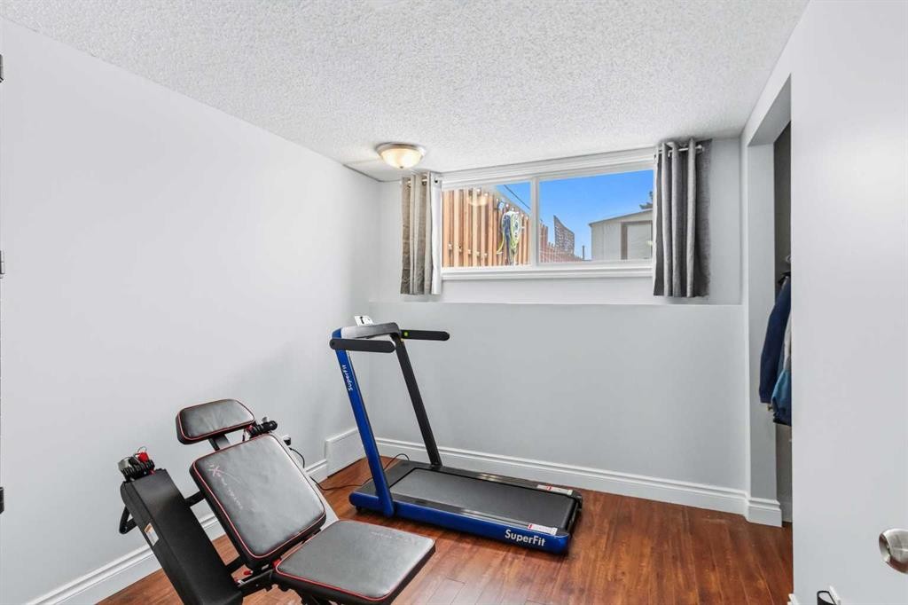 









373


Ross Haven

Drive,
Fort McMurray,




AB
T9H 3P2

