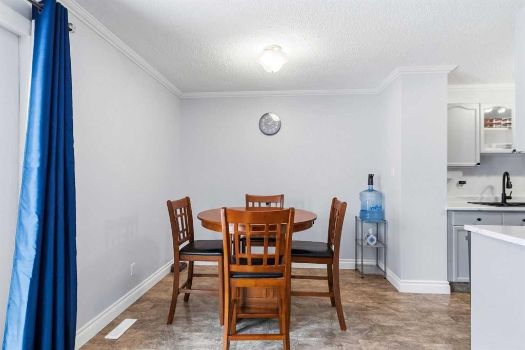 









373


Ross Haven

Drive,
Fort McMurray,




AB
T9H 3P2

