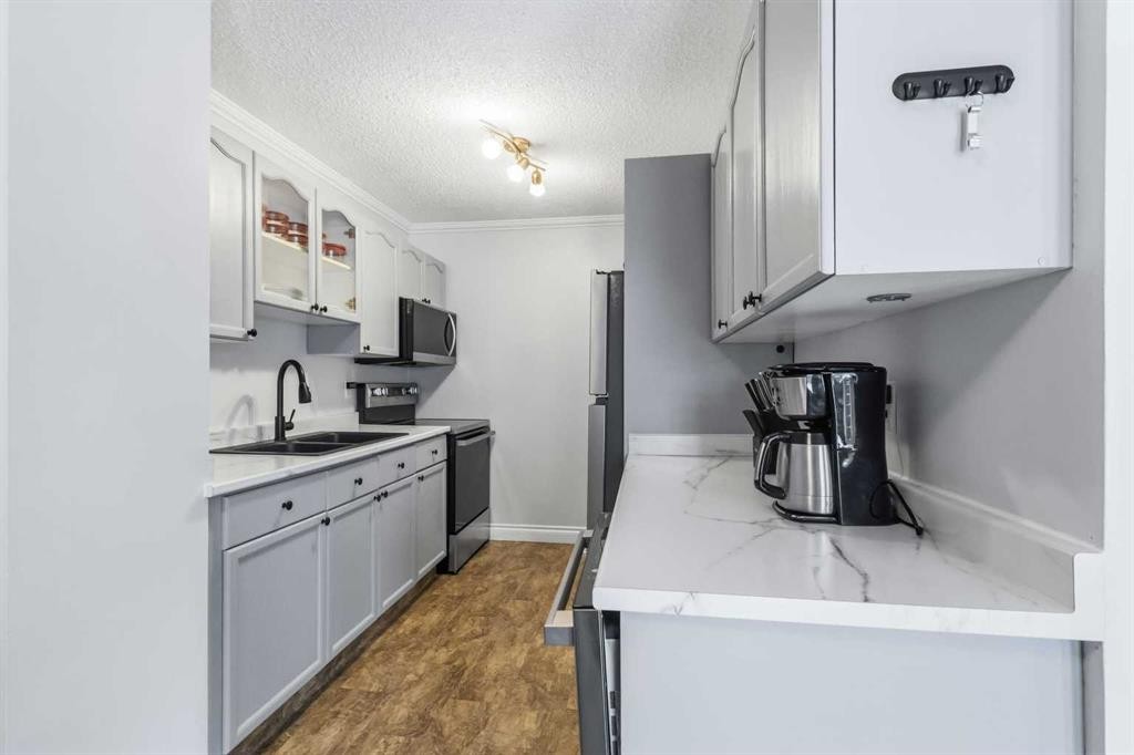 









373


Ross Haven

Drive,
Fort McMurray,




AB
T9H 3P2

