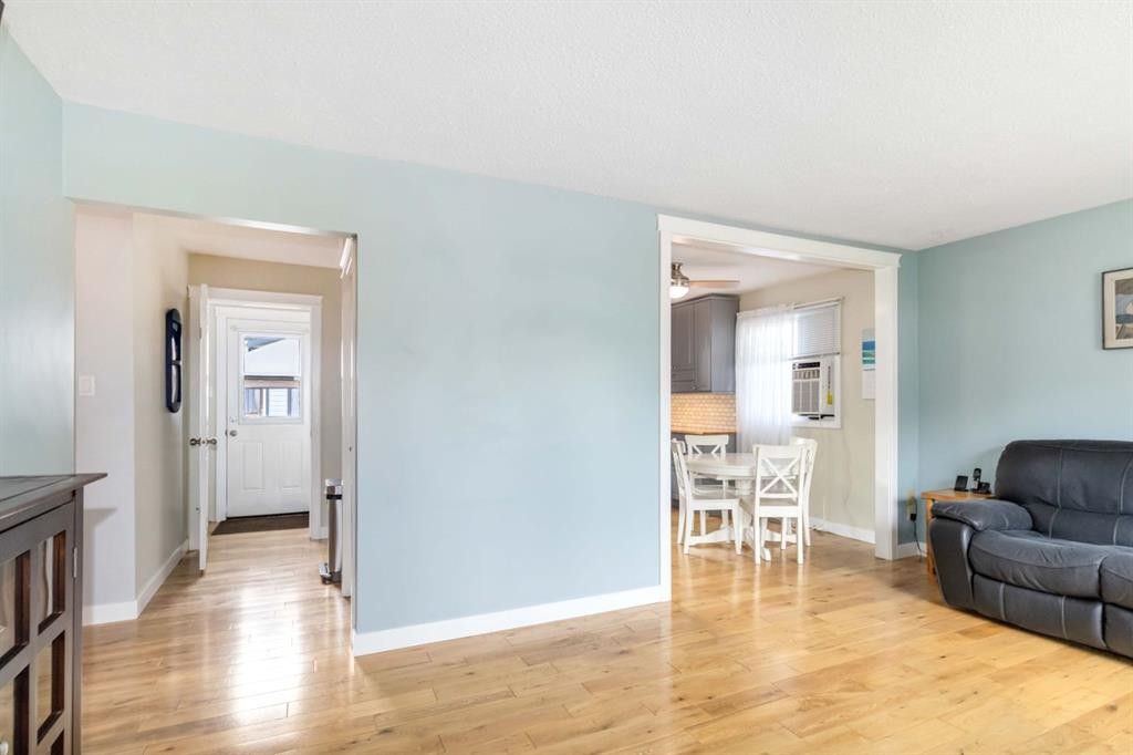 









129


Ermine

Crescent,
Fort McMurray,




AB
T9H 4M7

