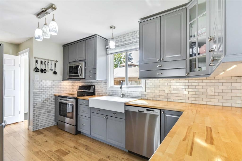 









129


Ermine

Crescent,
Fort McMurray,




AB
T9H 4M7

