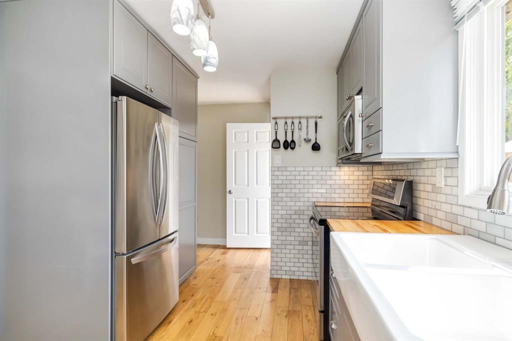 









129


Ermine

Crescent,
Fort McMurray,




AB
T9H 4M7

