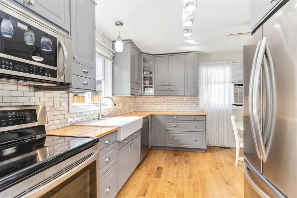 









129


Ermine

Crescent,
Fort McMurray,




AB
T9H 4M7

