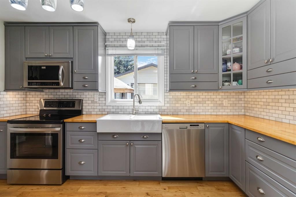 









129


Ermine

Crescent,
Fort McMurray,




AB
T9H 4M7

