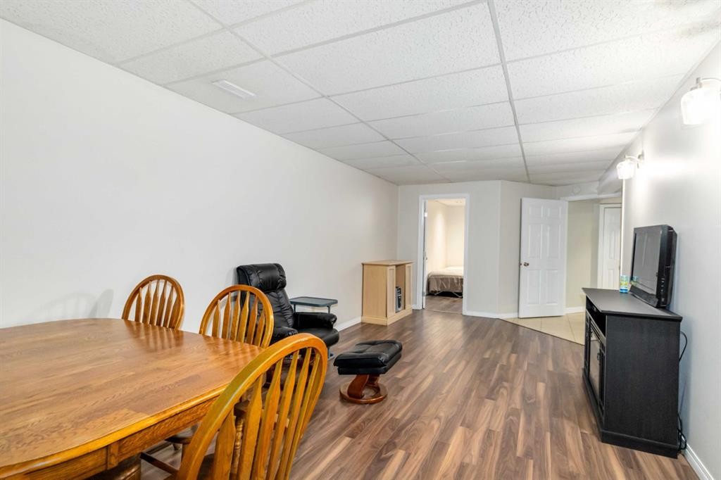 









129


Ermine

Crescent,
Fort McMurray,




AB
T9H 4M7

