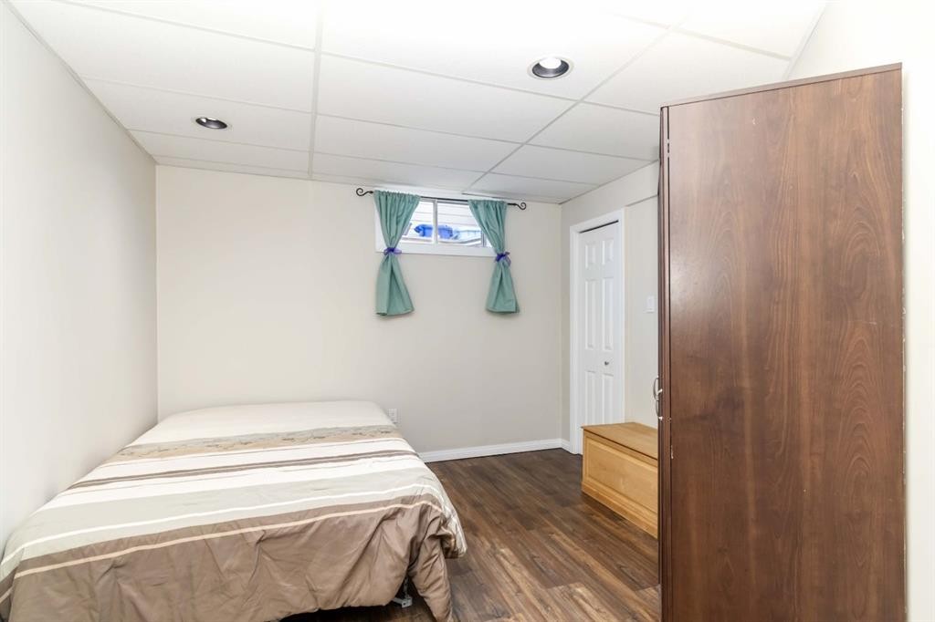 









129


Ermine

Crescent,
Fort McMurray,




AB
T9H 4M7

