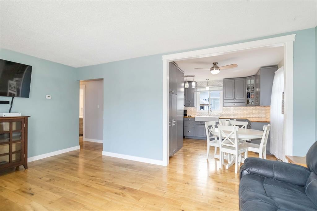 









129


Ermine

Crescent,
Fort McMurray,




AB
T9H 4M7

