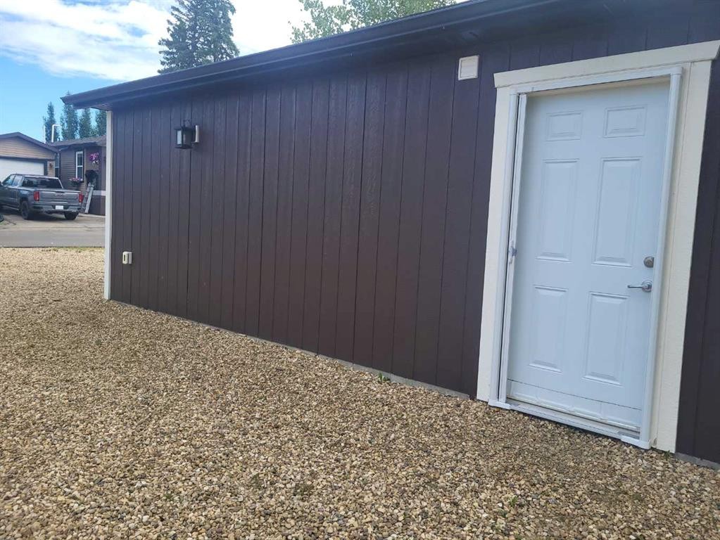 









10032


Township Road 422

, 48B,
Rural Ponoka County,




AB
T4J 1V9

