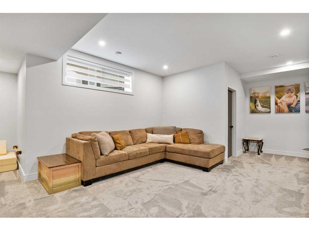 









8


Cameron

Court,
Lacombe,




AB
T4L 0K3

