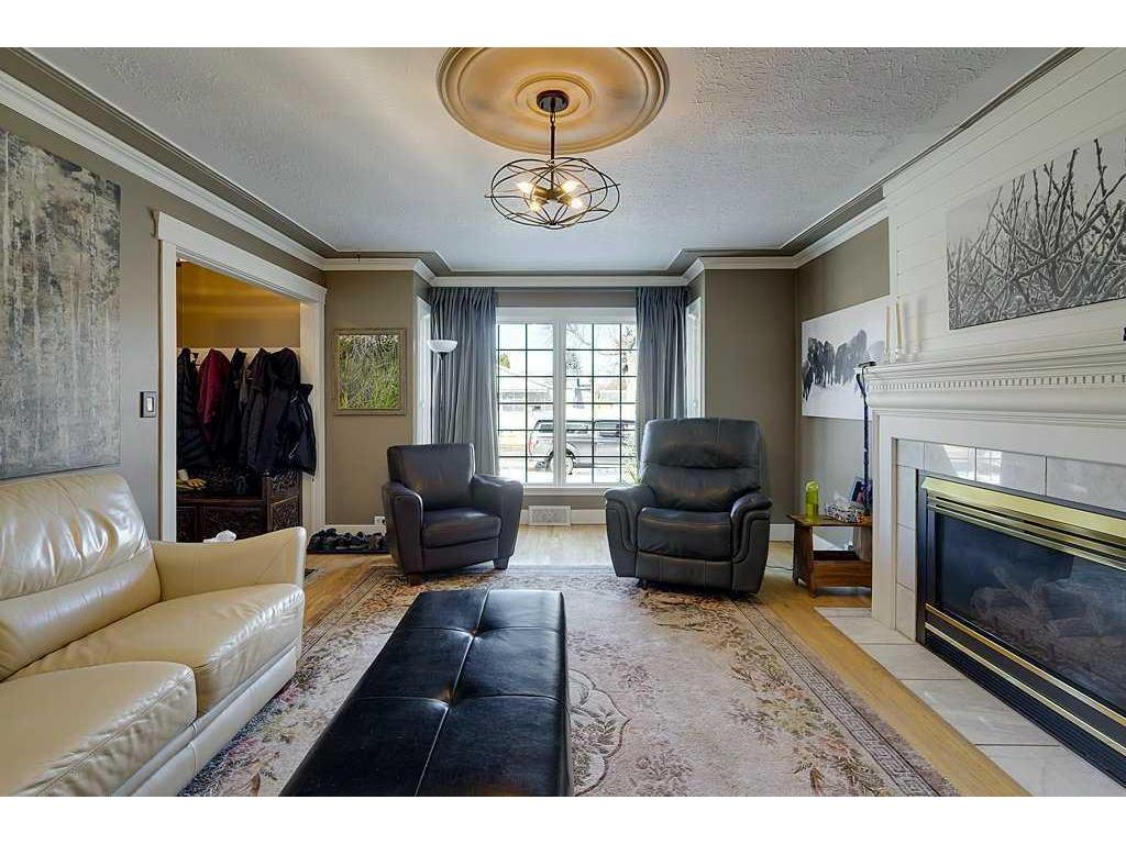 









4237


53

Street,
Red Deer,




AB
T4N 2E1

