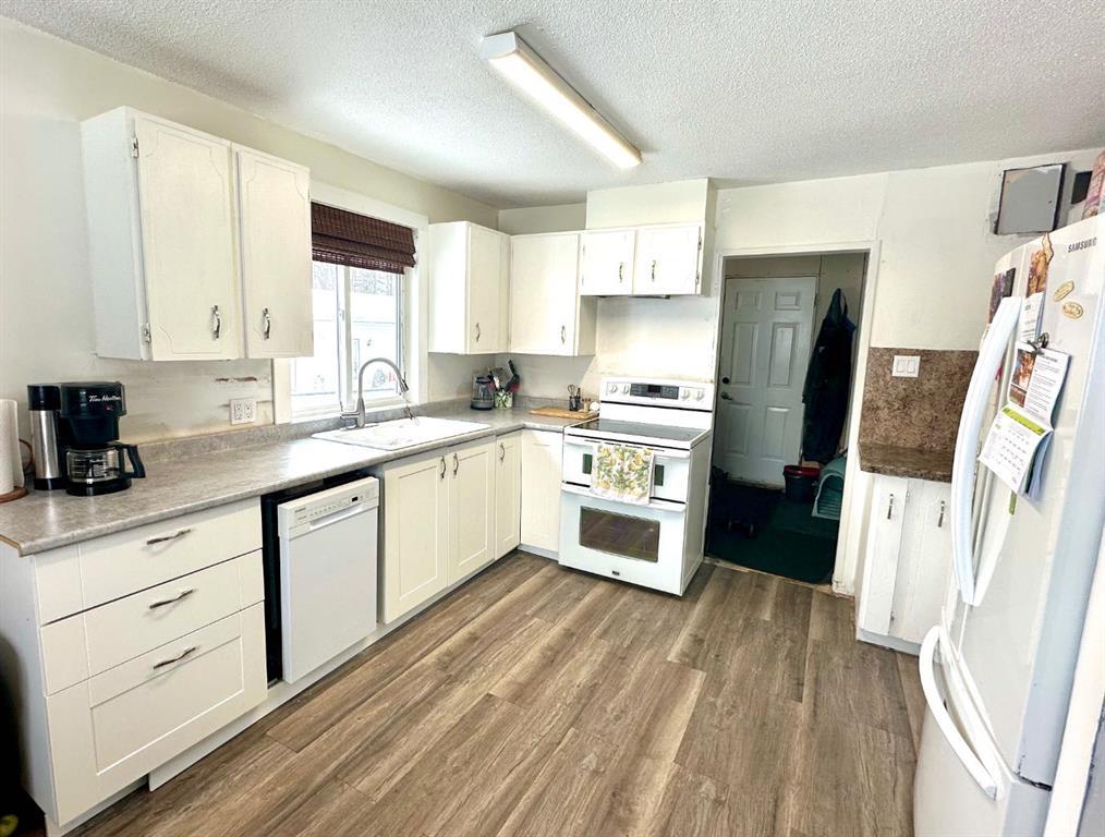 









51551


Range Road 212A

, 35,
Rural Strathcona County,




AB
T8G 1B2

