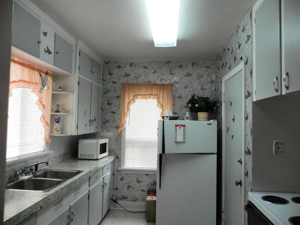 









Oliver


Avenue

, 66,
Gull Lake,




AB
T0C 0J0

