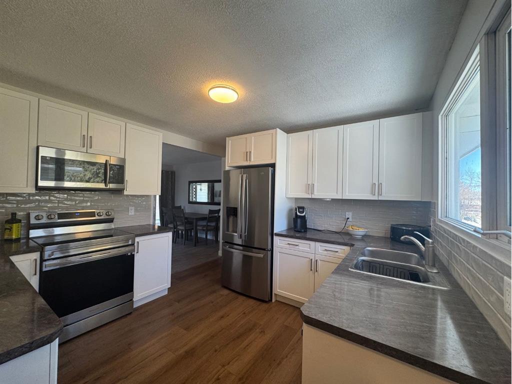 









5214


45

Street,
Camrose,




AB
T4V 1E9

