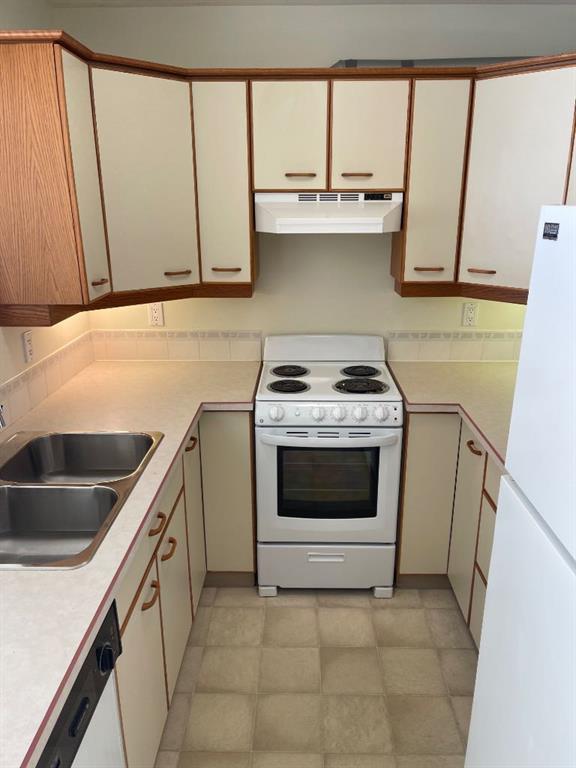 









4821


54

Street, A,
Camrose,




AB
T4V 2A3

