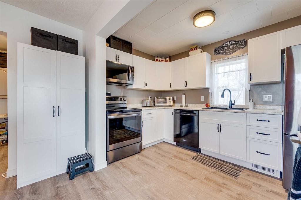 









2026


26

Avenue,
Delburne,




AB
T0M 0V0

