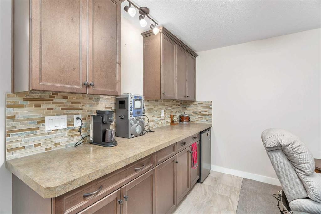









4920


Beardsley

Avenue,
Lacombe,




AB
T4L0G3

