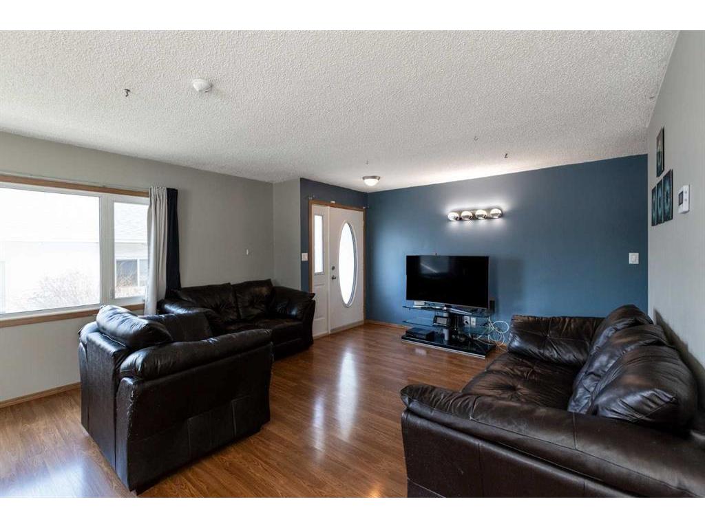 









5024


46

Street,
Innisfail,




AB
T4G 1L6


