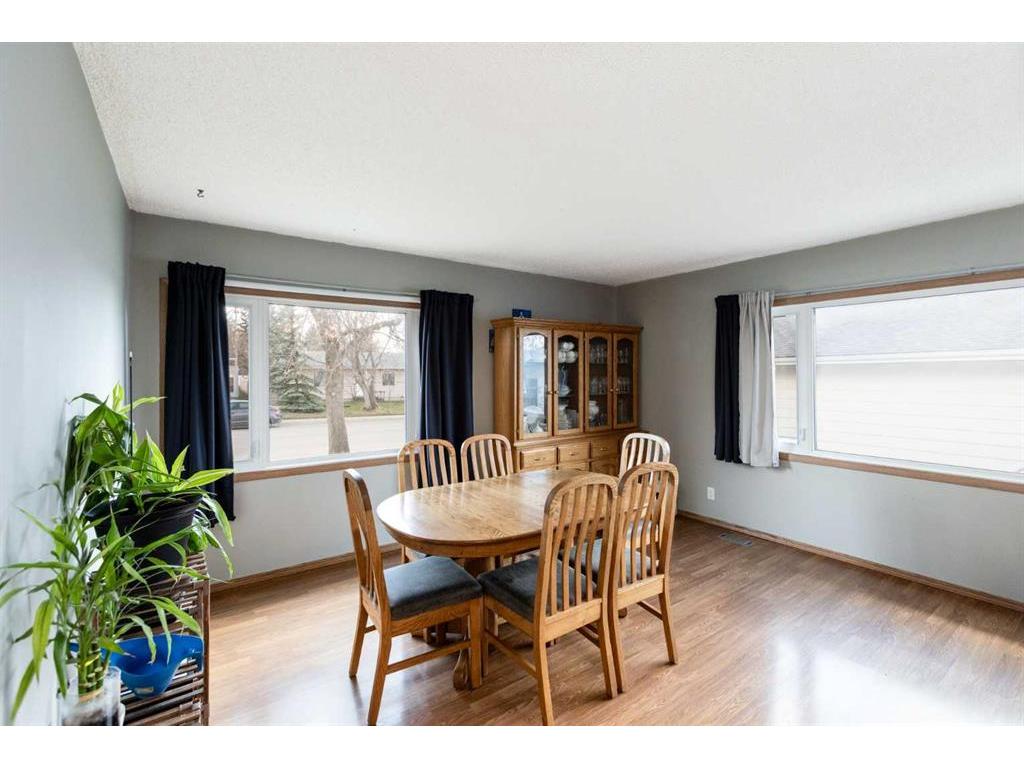 









5024


46

Street,
Innisfail,




AB
T4G 1L6

