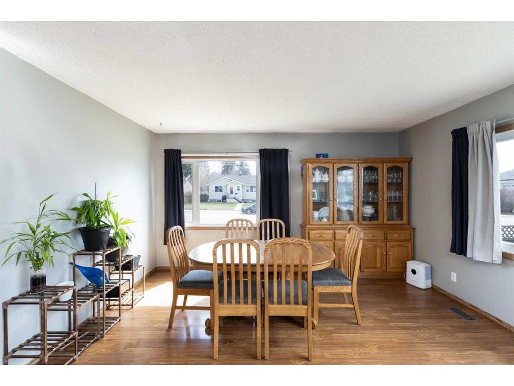 









5024


46

Street,
Innisfail,




AB
T4G 1L6

