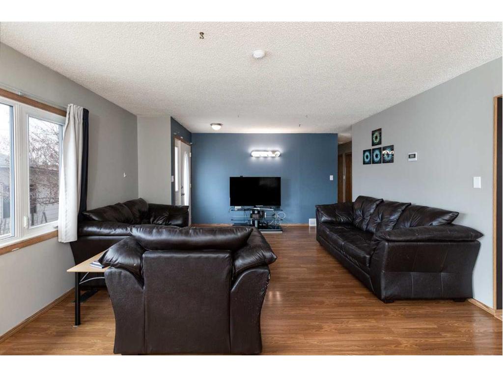 









5024


46

Street,
Innisfail,




AB
T4G 1L6

