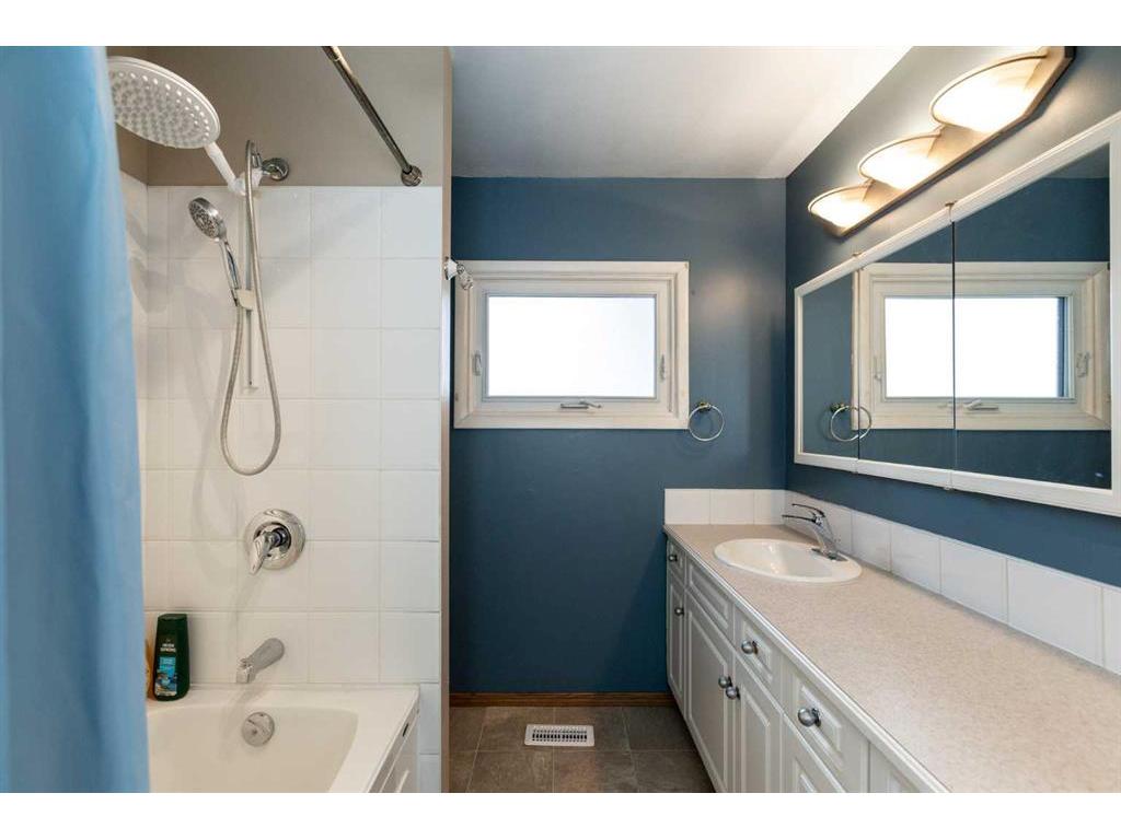 









5024


46

Street,
Innisfail,




AB
T4G 1L6

