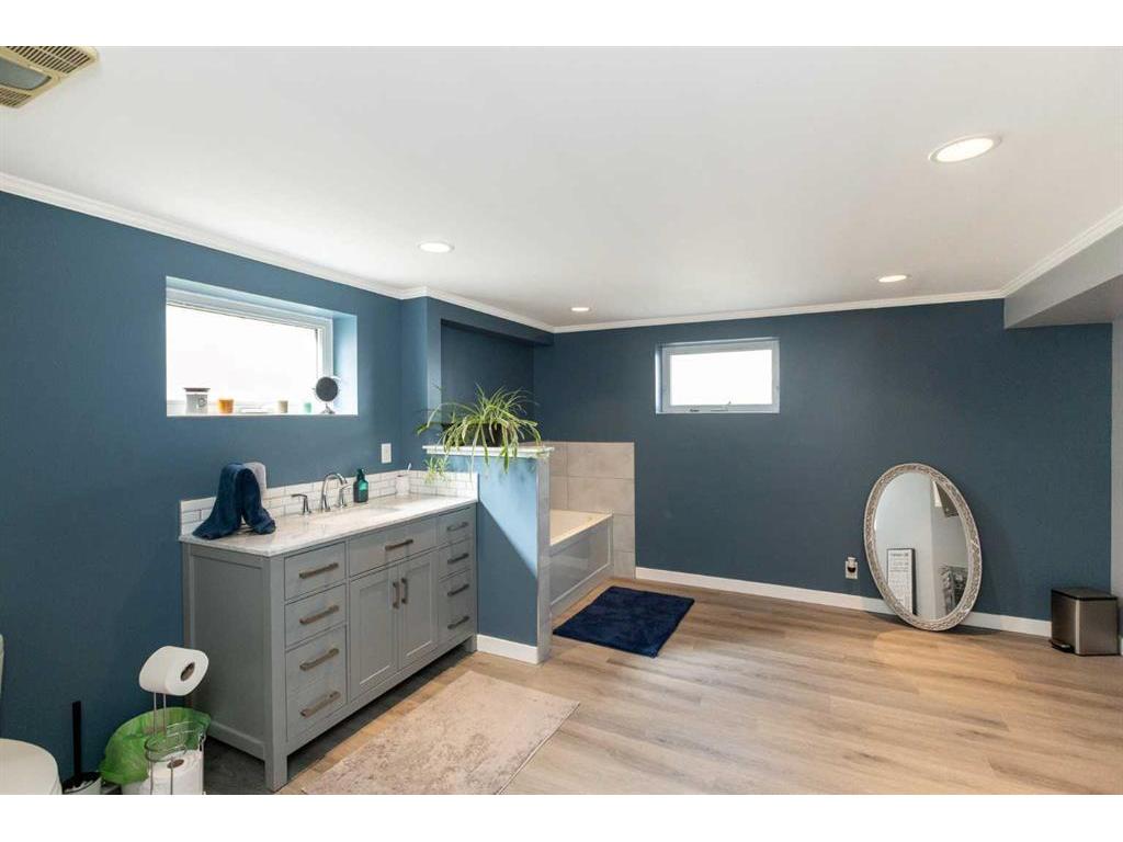 









5024


46

Street,
Innisfail,




AB
T4G 1L6

