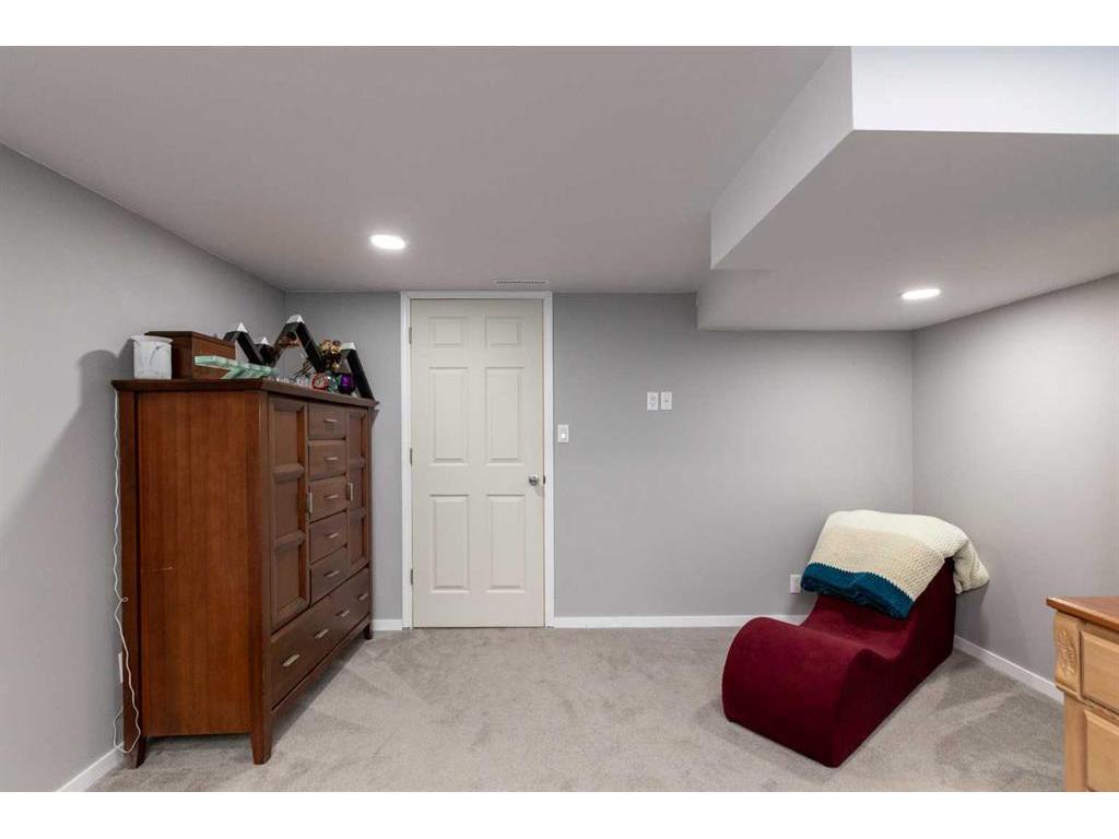 









5024


46

Street,
Innisfail,




AB
T4G 1L6

