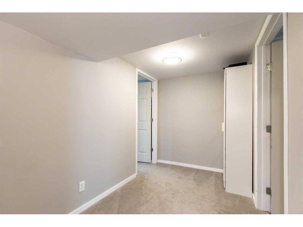 









5024


46

Street,
Innisfail,




AB
T4G 1L6

