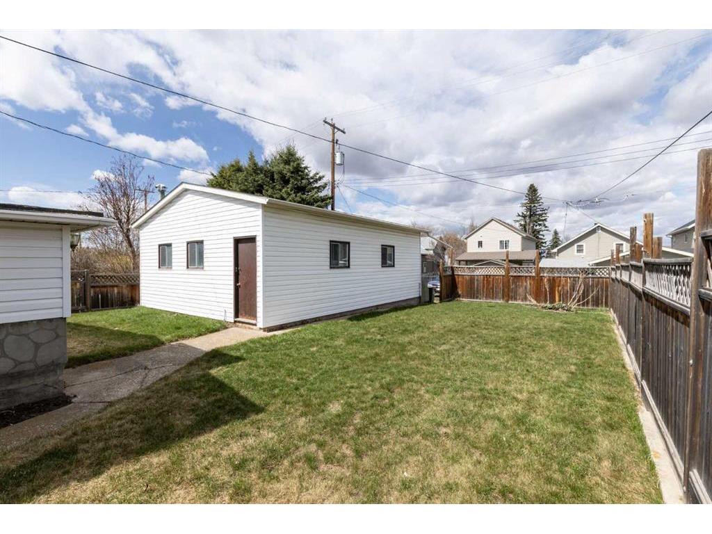 









5024


46

Street,
Innisfail,




AB
T4G 1L6

