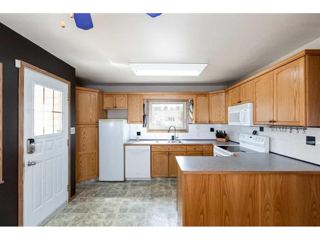 









5024


46

Street,
Innisfail,




AB
T4G 1L6

