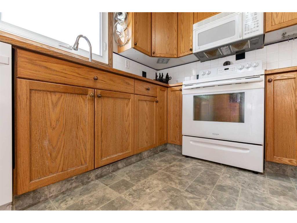 









5024


46

Street,
Innisfail,




AB
T4G 1L6

