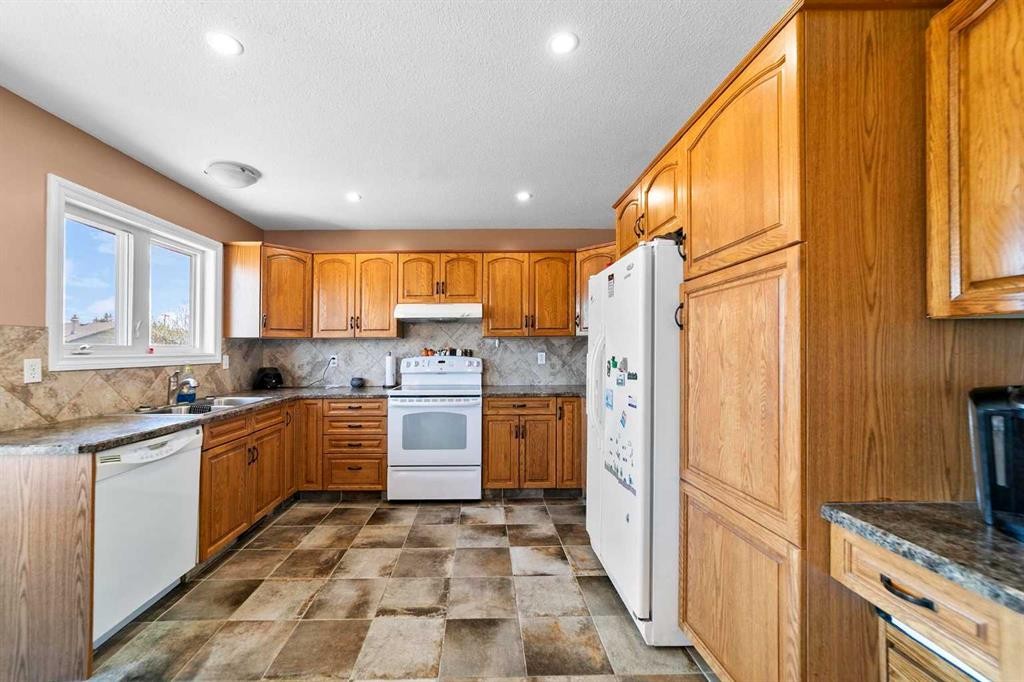 









5419


53

Street,
Camrose,




AB
T4V4N6

