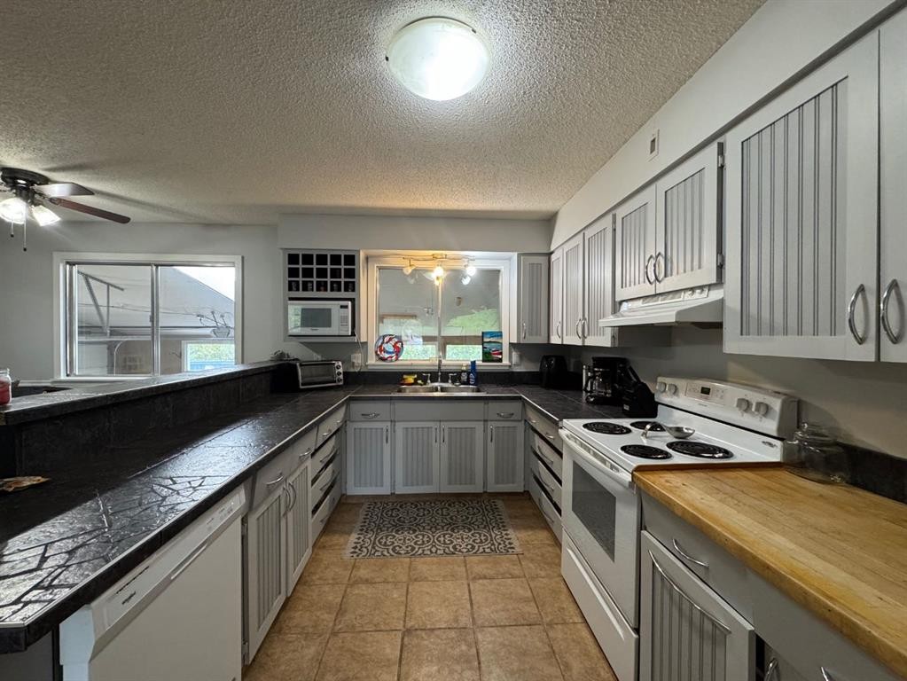 









5210


Waghorn

,
Blackfalds,




AB
T0M0J0

