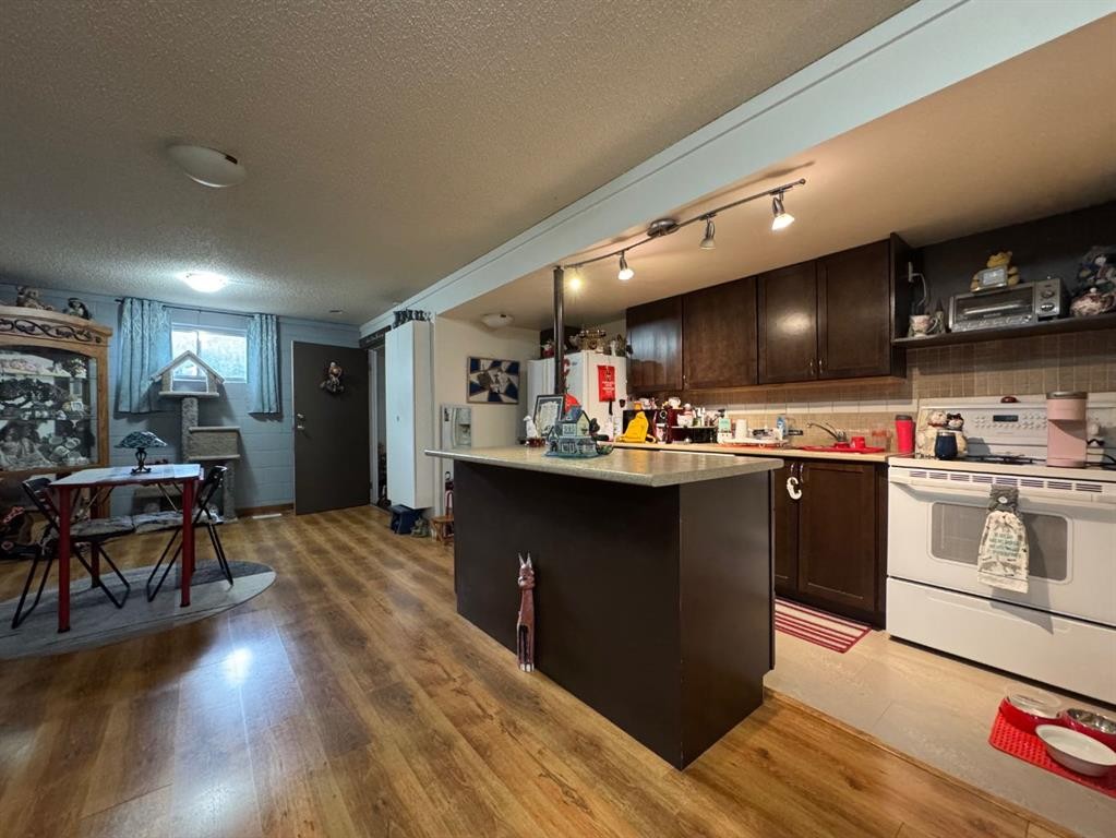









5210


Waghorn

,
Blackfalds,




AB
T0M0J0

