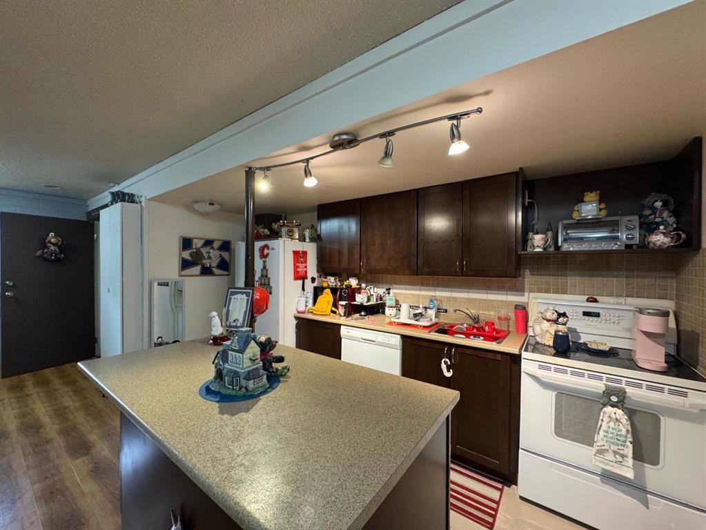 









5210


Waghorn

,
Blackfalds,




AB
T0M0J0

