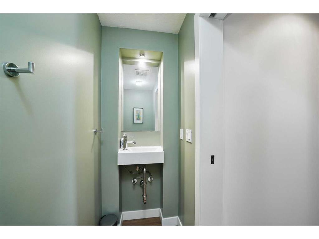 









2660


22

Street, 5119,
Red Deer,




AB
T4R 0K1

