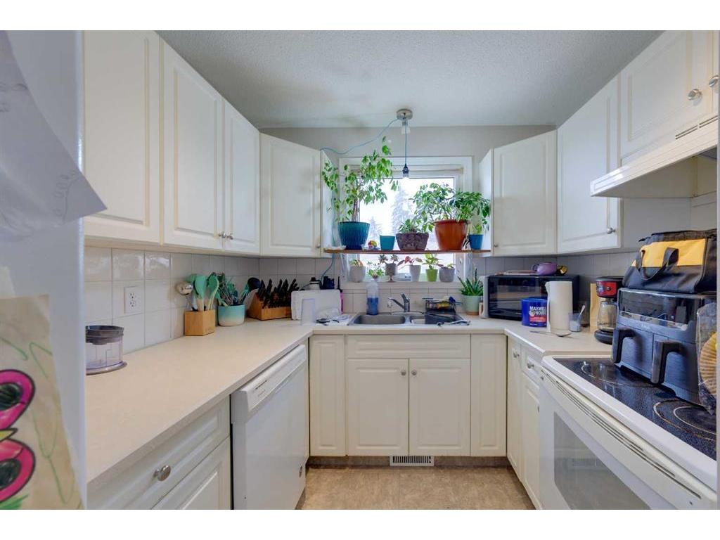 









1810


26 Ave

,
Delburne,




AB
T0M 0V0

