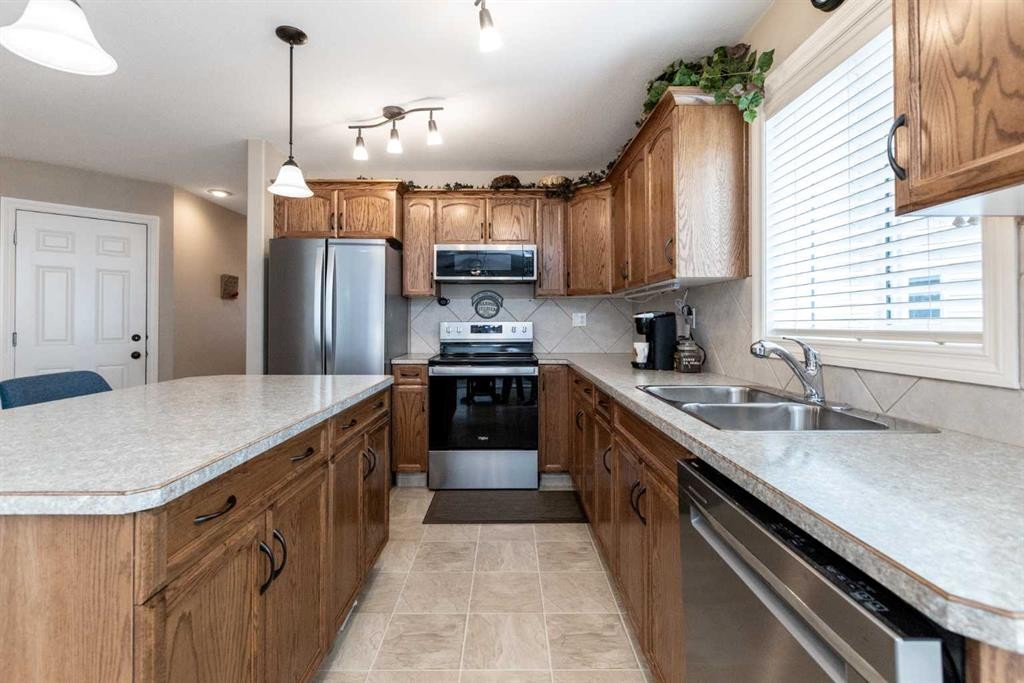 









4426


47

Avenue Close,
Innisfail,




AB
T4G 1Y2

