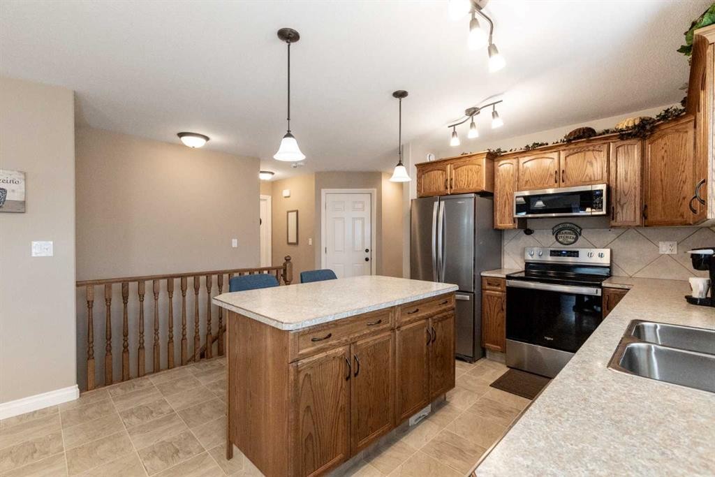 









4426


47

Avenue Close,
Innisfail,




AB
T4G 1Y2

